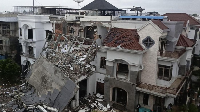 Ledakan Dahsyat Rumah Mewah di Medan, 1 Wanita Tewas, 2 Masih Dicari di Reruntuhan